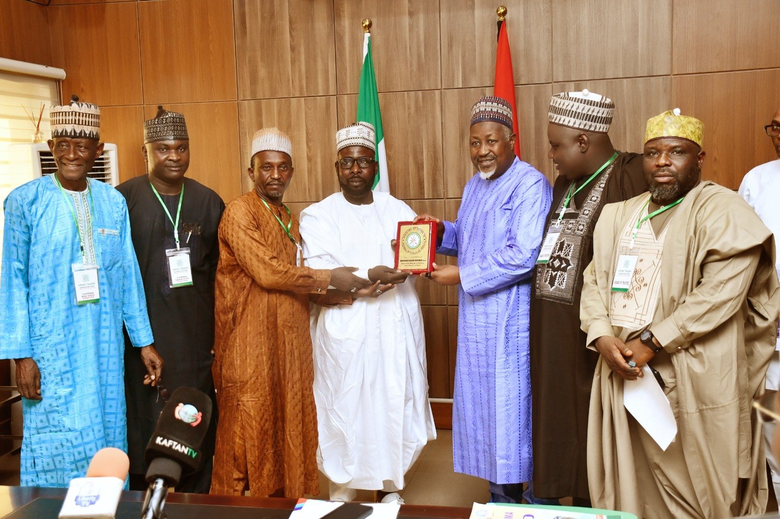 BADARU WITH TRADERS