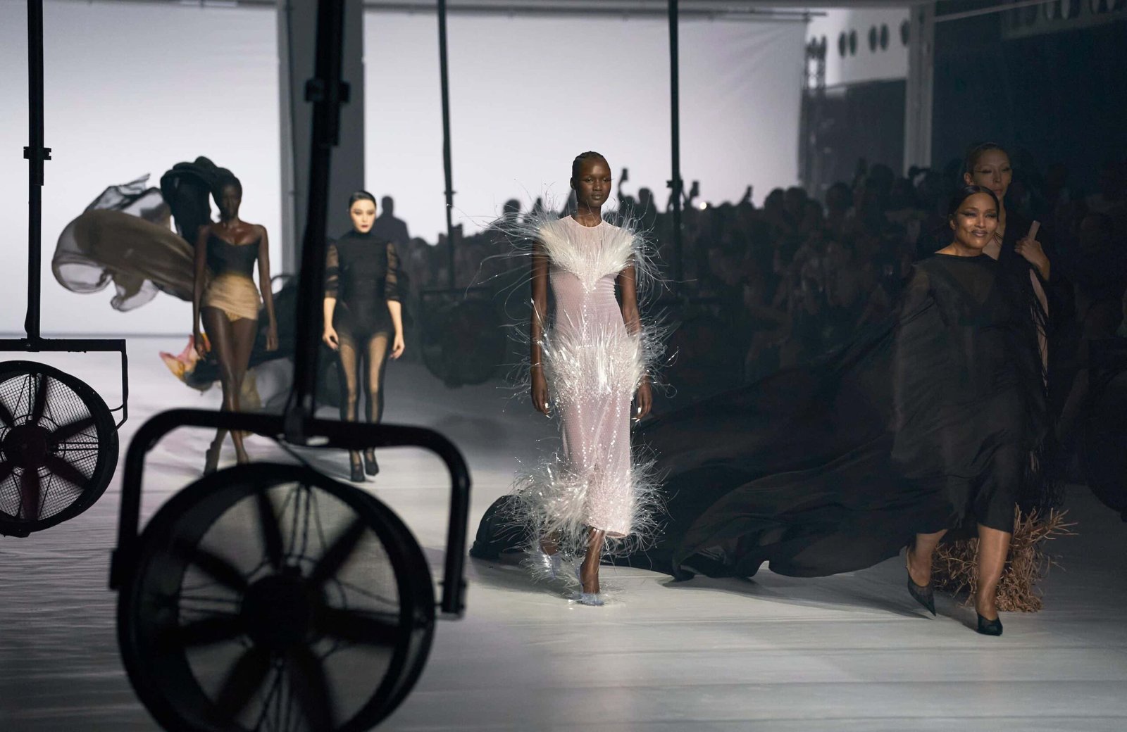 FASHION WEEK