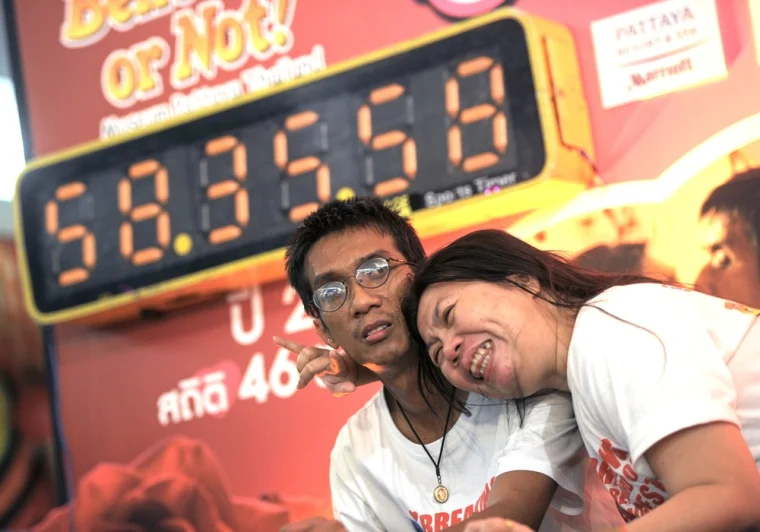RECORD BREAKING KISS