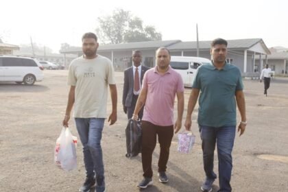 3 INDIANS
