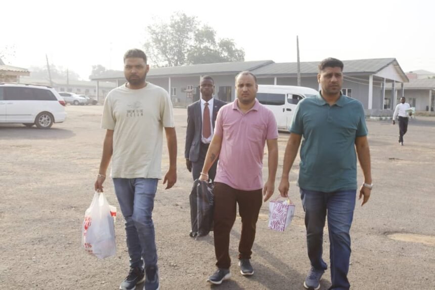 3 INDIANS