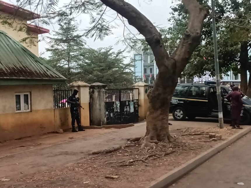 LP SECRETARIAT