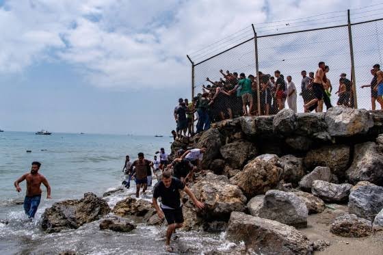 18 MIGRANTS