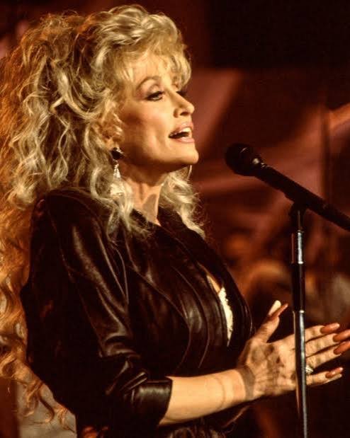DOLLY PARTON