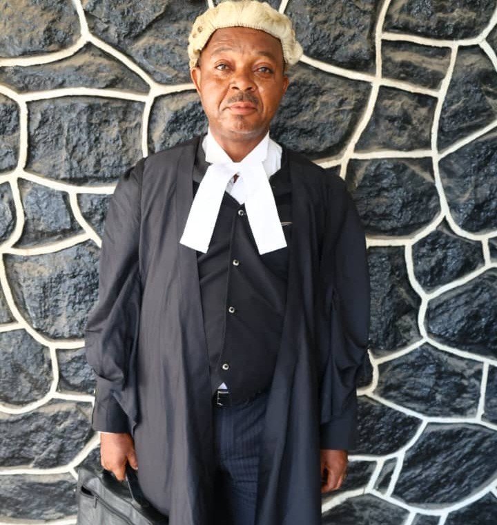FAKE LAWYER