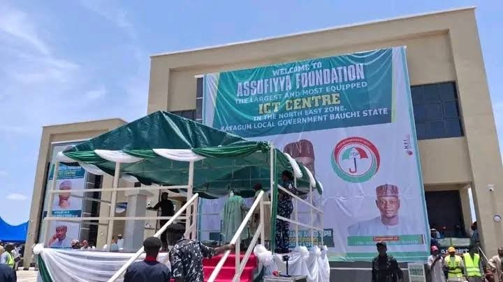 SARAKI UNVEILS