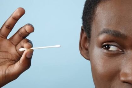 EARS WITH COTTON BUDS