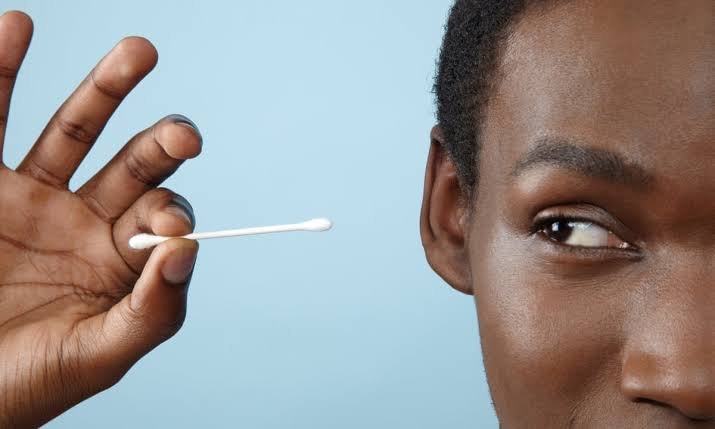 EARS WITH COTTON BUDS